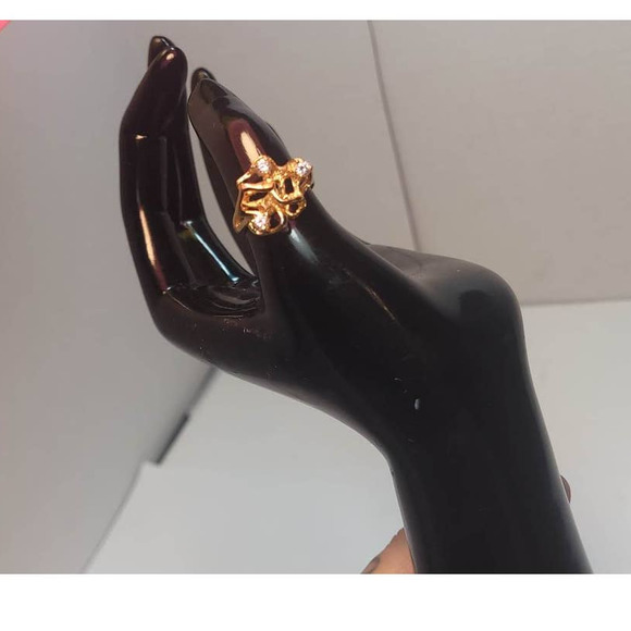 Sweetly Unique Golden Ribbon Rhinestone Ring Size 7 - Picture 6 of 12